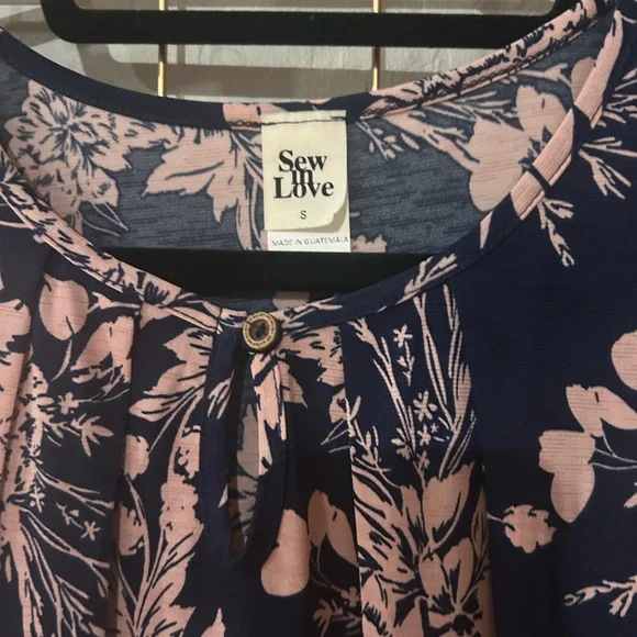 Sew In Love Navy & Pink Floral Sleeveless Top | NWT | Sizes S & M | Office-Ready - Picture 2 of 4